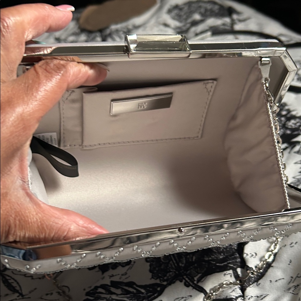 Macy’s Elegant Silver Quilted Chain Crossbody Bag - Picture 5 of 12